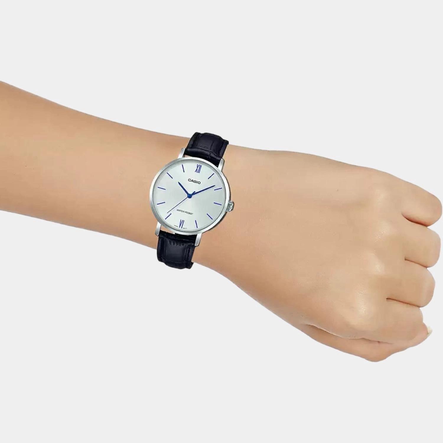 Enticer Women's Analog Leather Watch A1627 - LTP-VT01L-7B1UDF