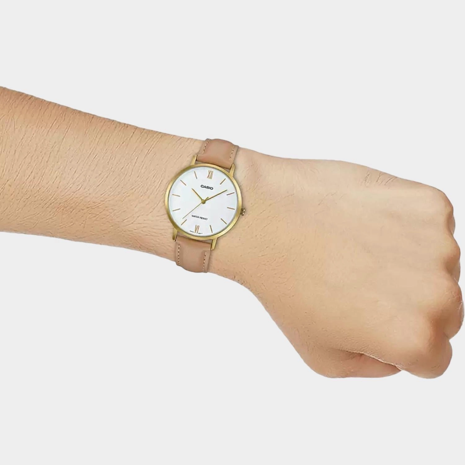 Enticer Women's Analog Leather Watch A1786 - LTP-VT01GL-7BUDF