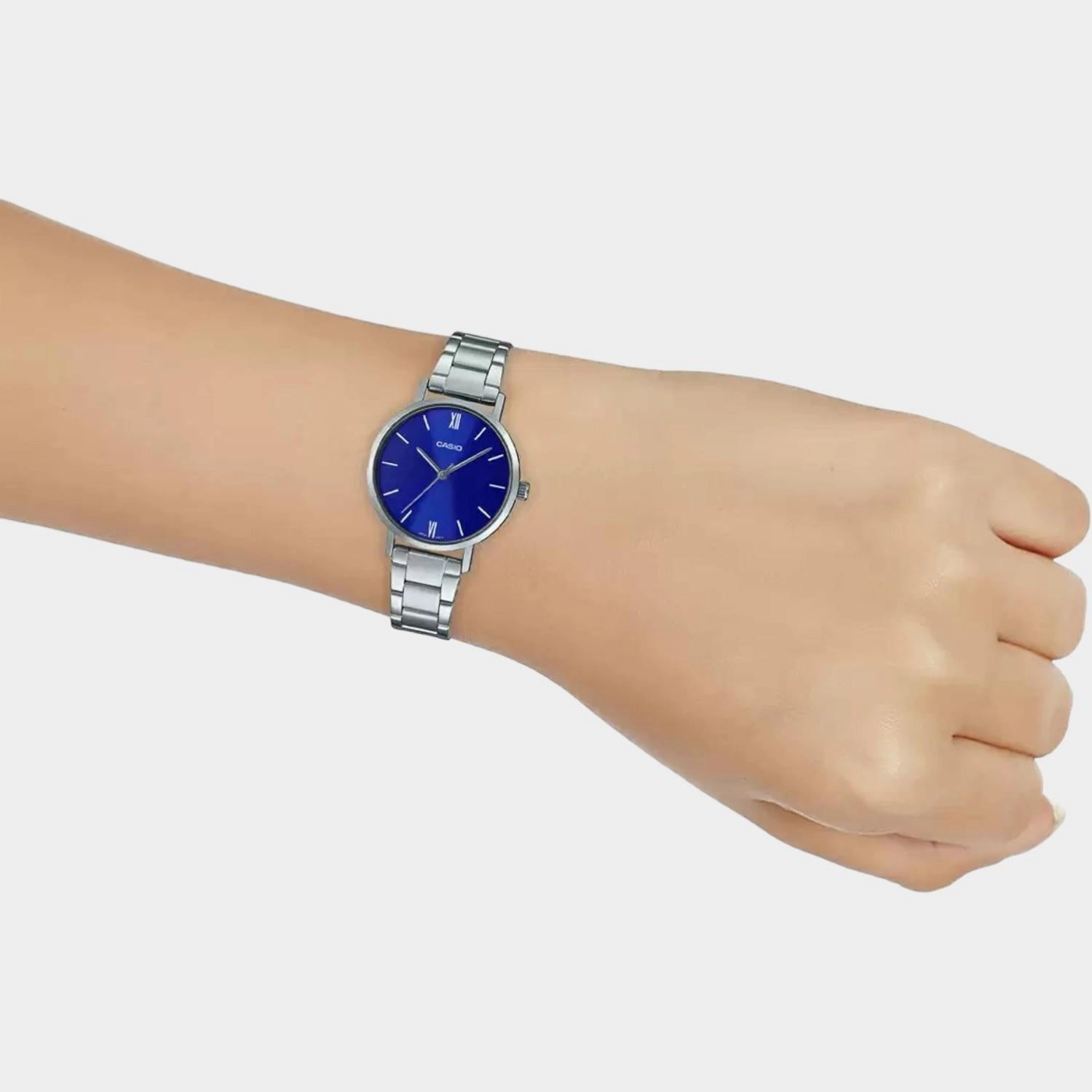 Enticer Women's Analog Stainless Steel Watch A1998 - LTP-VT02D-2AUDF
