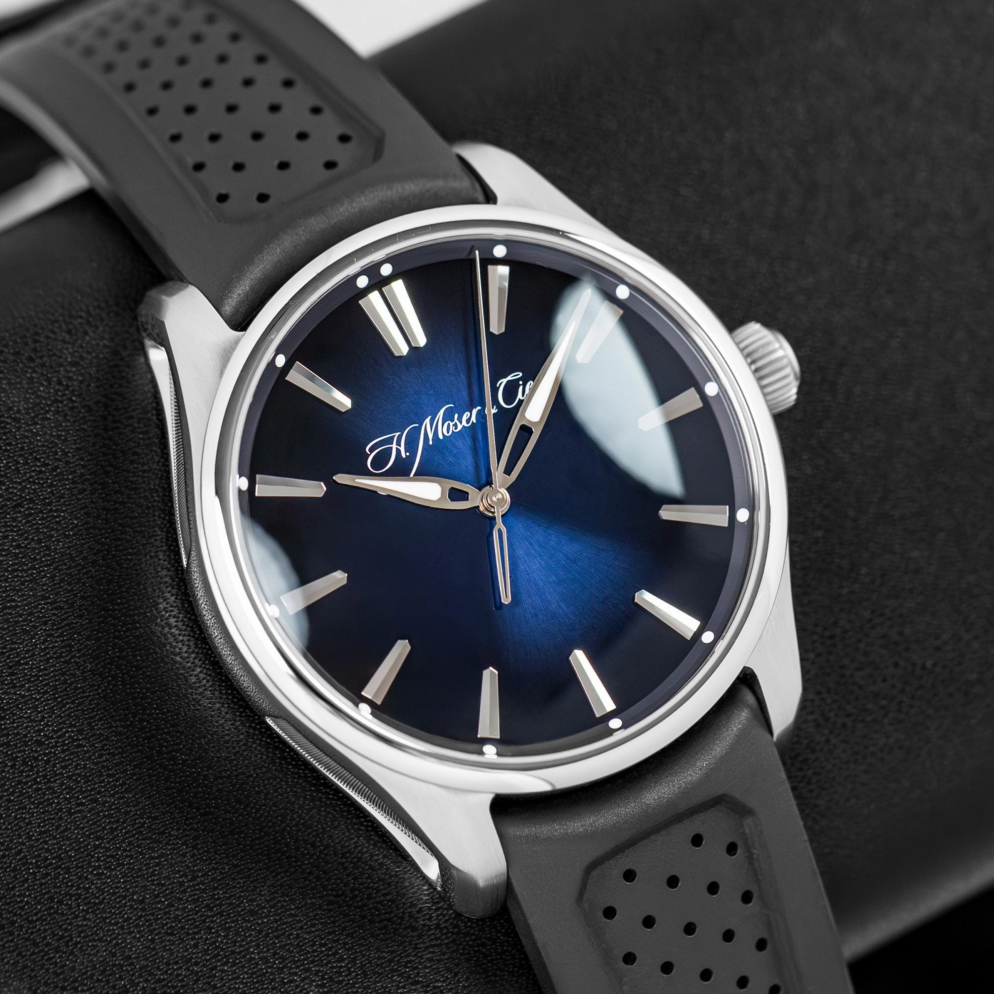 H.moser & Cie. Pioneer Centre Seconds 3200-1200