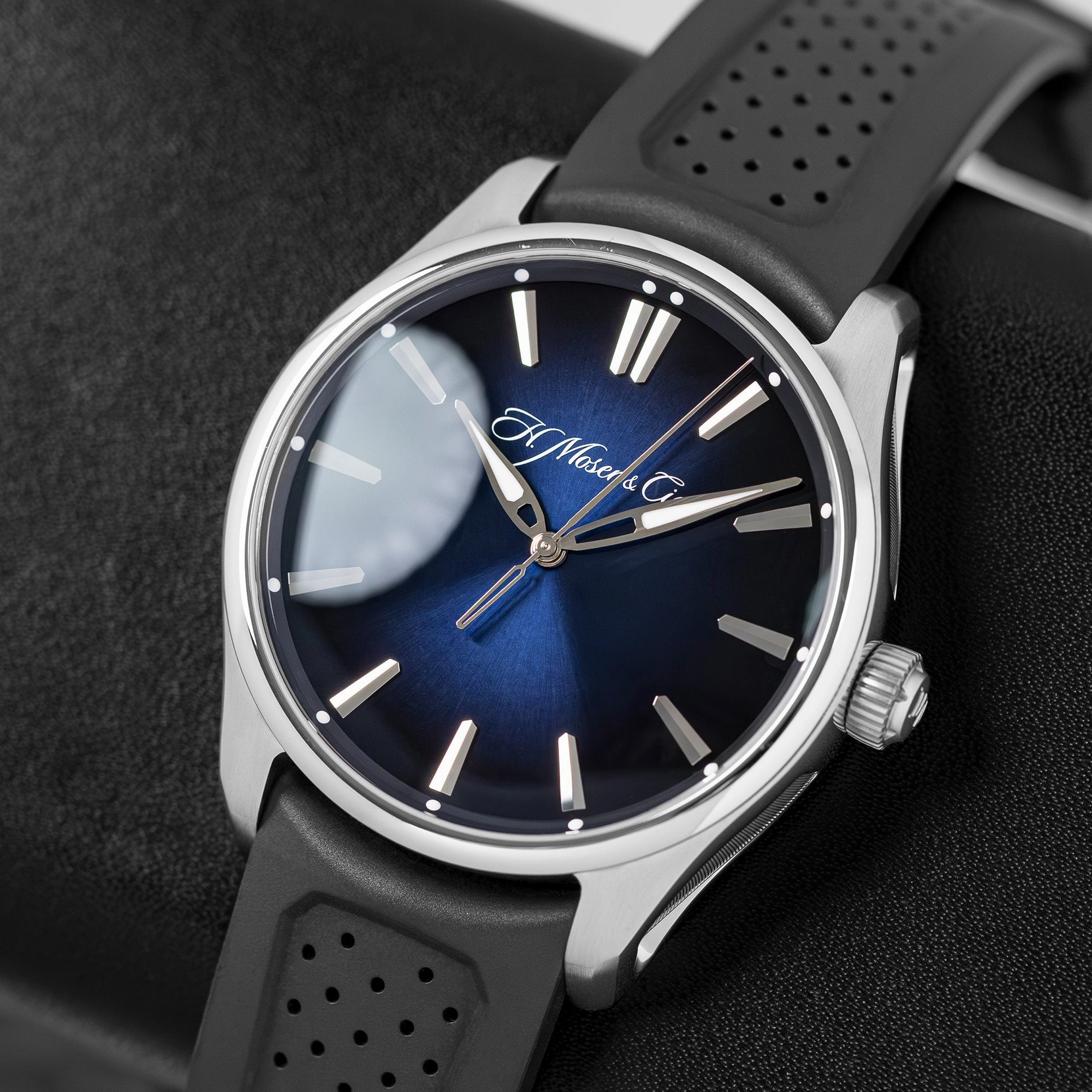 H.moser & Cie. Pioneer Centre Seconds 3200-1200