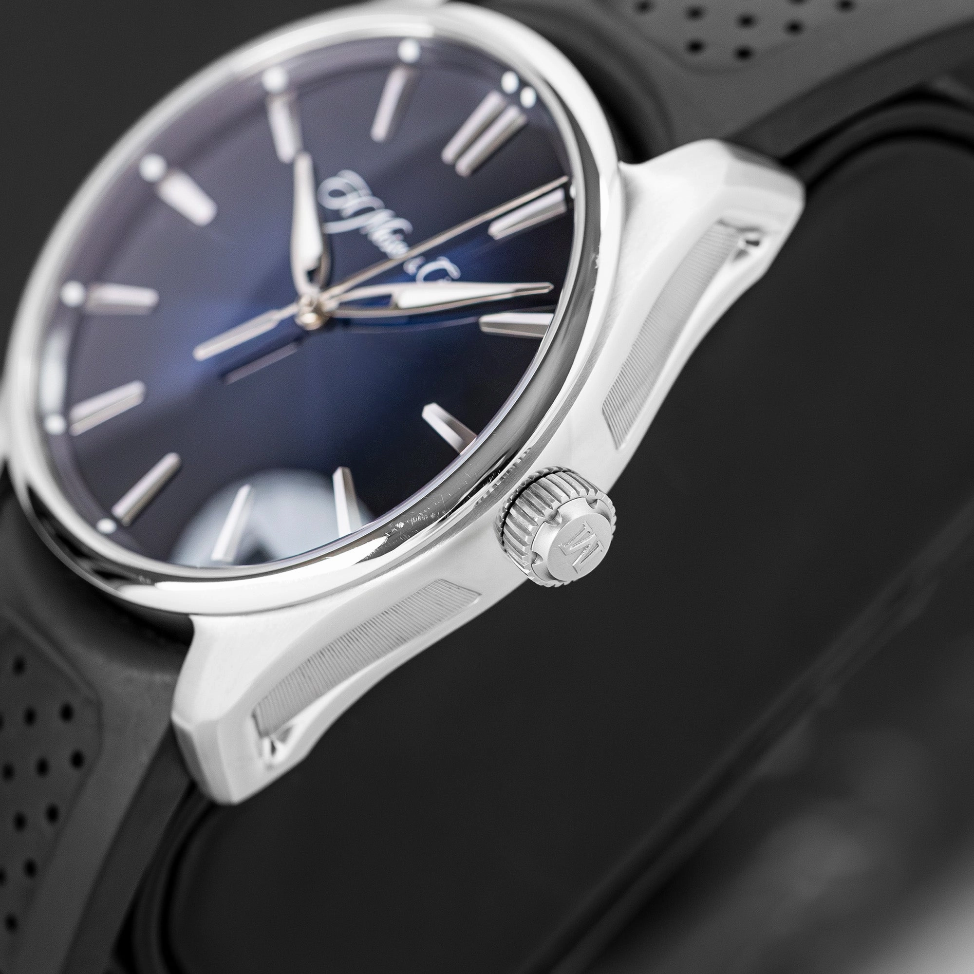 H.moser & Cie. Pioneer Centre Seconds 3200-1200