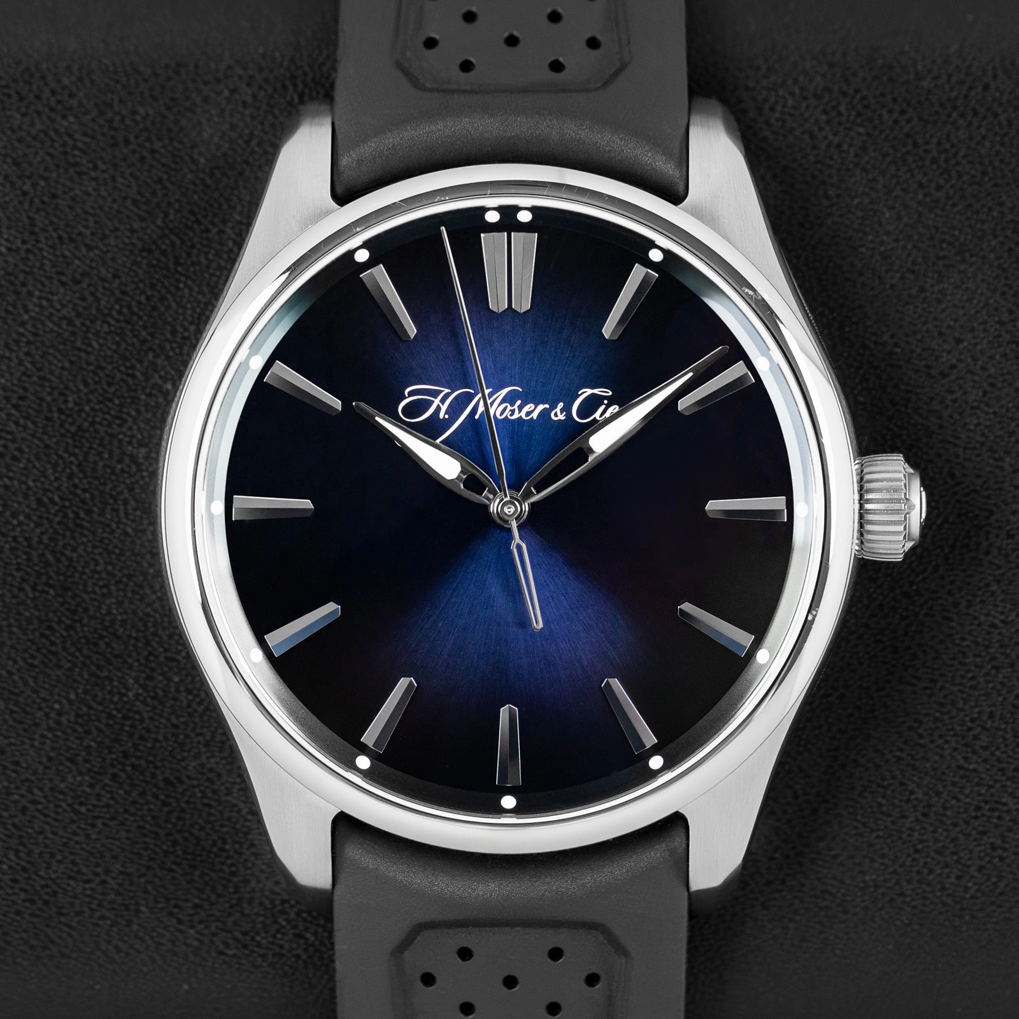 H.moser & Cie. Pioneer Centre Seconds 3200-1200