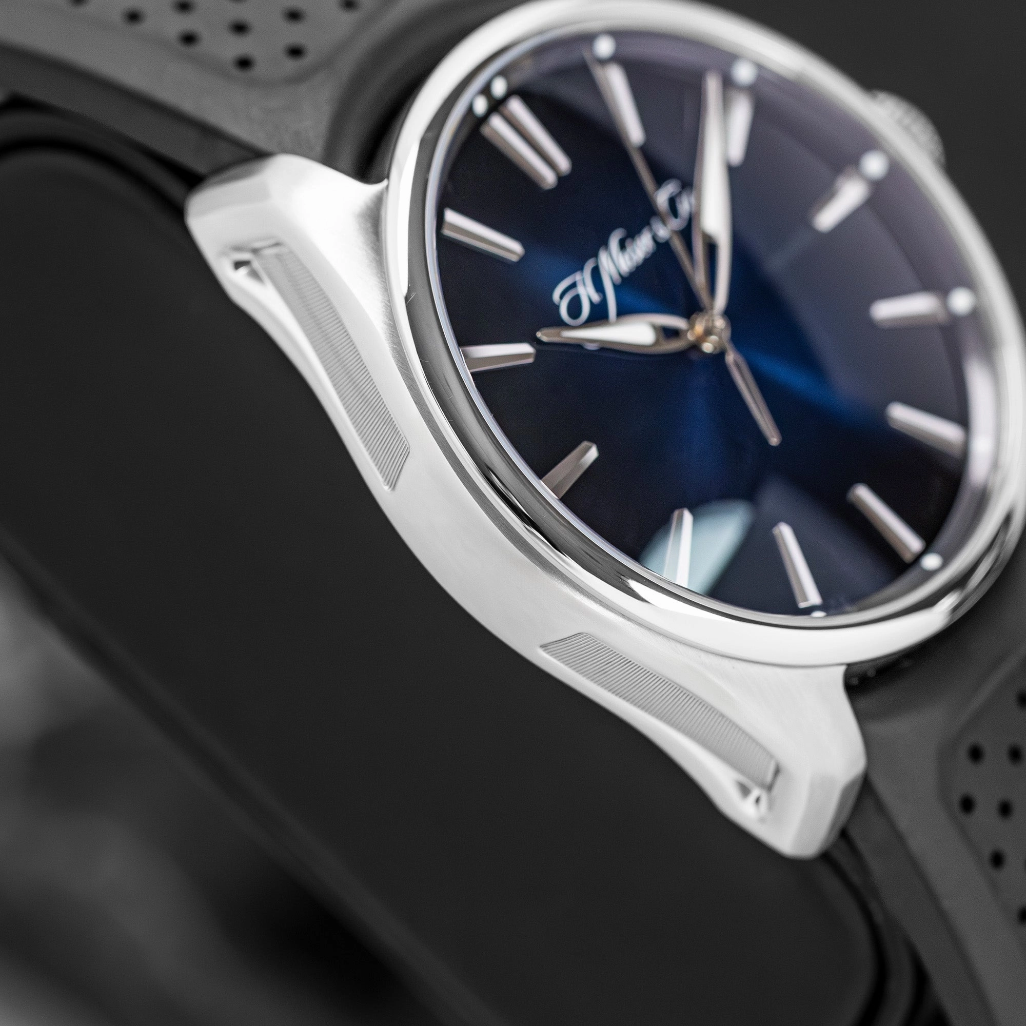 H.moser & Cie. Pioneer Centre Seconds 3200-1200