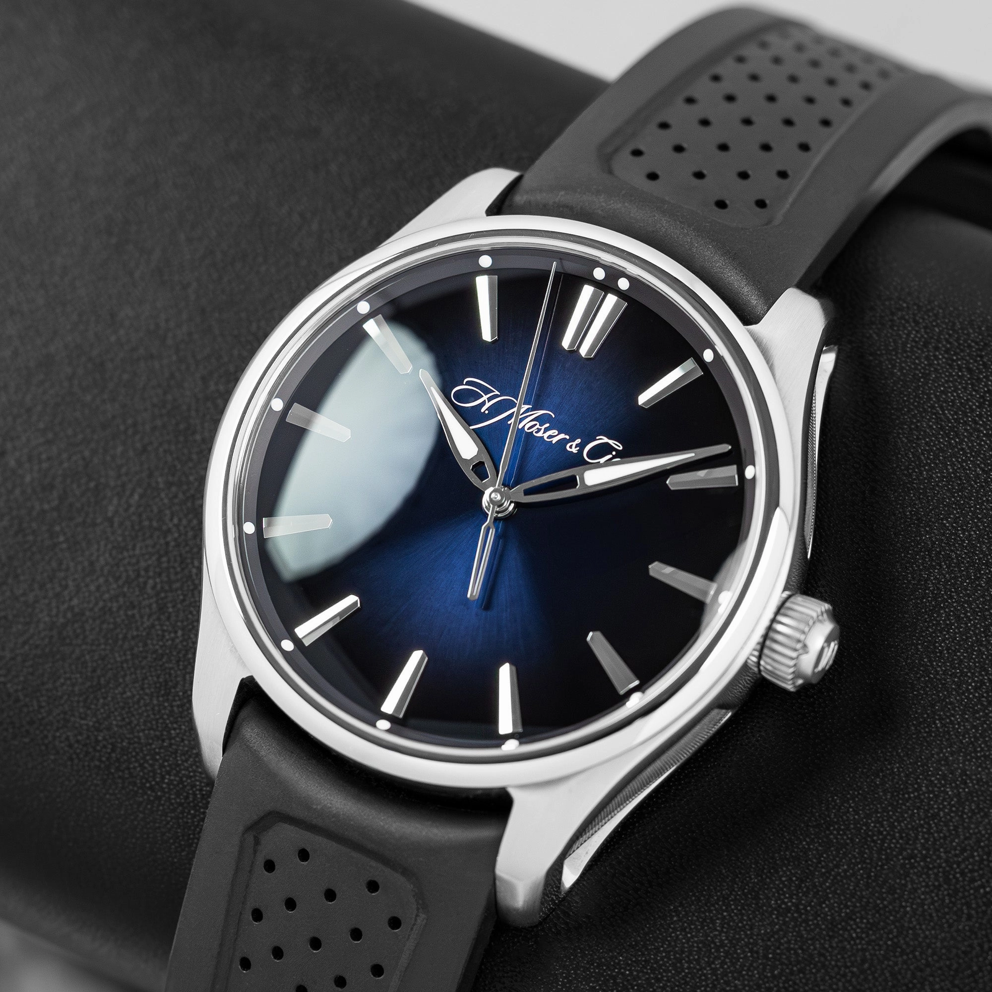 H.moser & Cie. Pioneer Centre Seconds 3200-1200