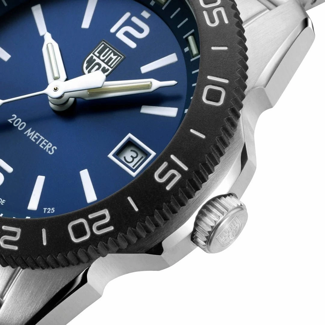 Luminox Pacific Diver Ripple Stainless Steel Blue Dial Interchangeable Blue Rubber Strap Date Divers Quartz Mens Watch XS.3123M.SET.1