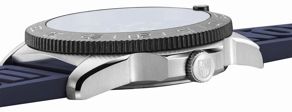 Luminox Pacific Diver Stainless Steel Blue Dial Blue Rubber Strap Date Divers Quartz Mens Watch XS.3123.DF