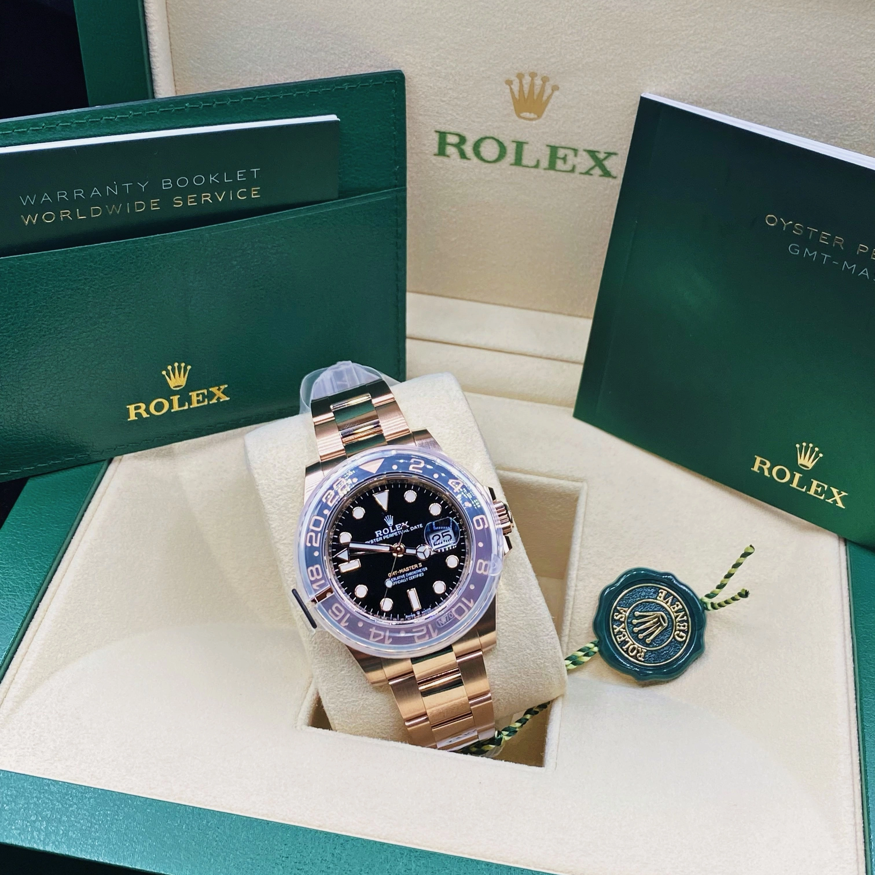 Rolex GMT-Master II "Rootbeer" 40mm - Ref: 126715chnr-0001 - Black Dial, Brown & Black Ceramic Bezel, 18K Rose Gold Oyster Bracelet Men's Watch