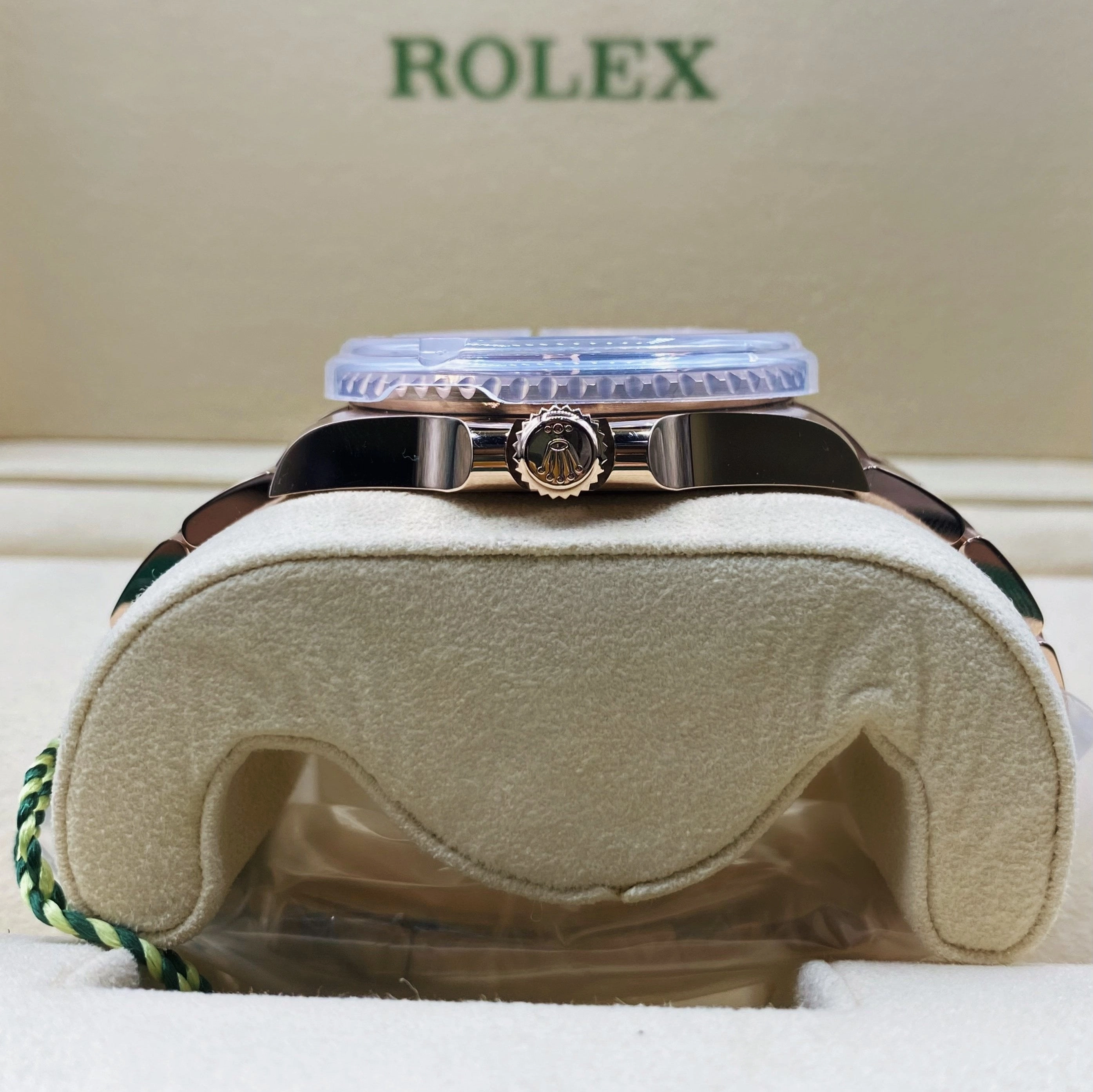 Rolex GMT-Master II "Rootbeer" 40mm - Ref: 126715chnr-0001 - Black Dial, Brown & Black Ceramic Bezel, 18K Rose Gold Oyster Bracelet Men's Watch